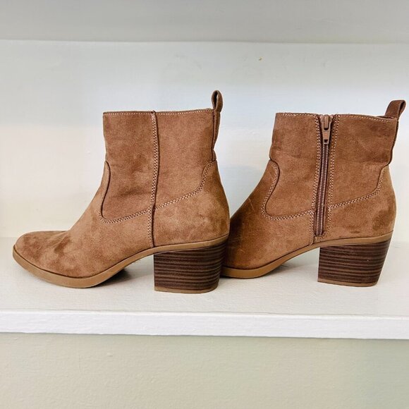 Old Navy Western Faux Suede Ankle Boot Mocha Womens Size 7.5 Boots Brown Heel - Picture 5 of 9